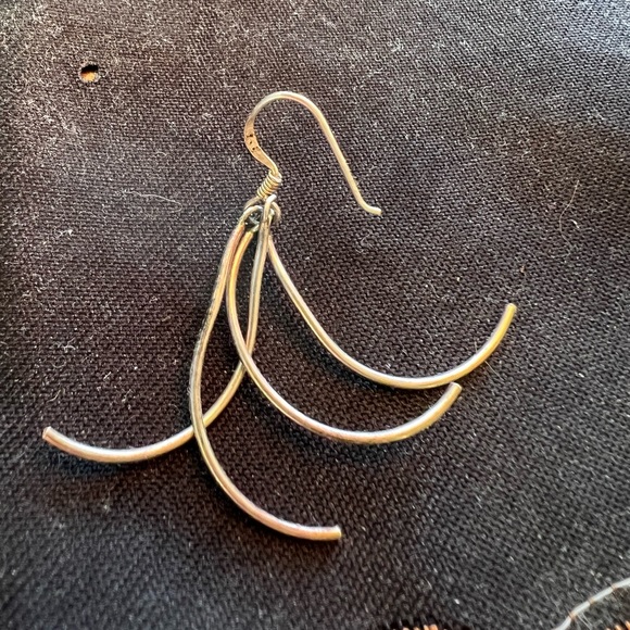 Silver earrings.  Only one.  Worn once and then I lost one - Picture 1 of 3